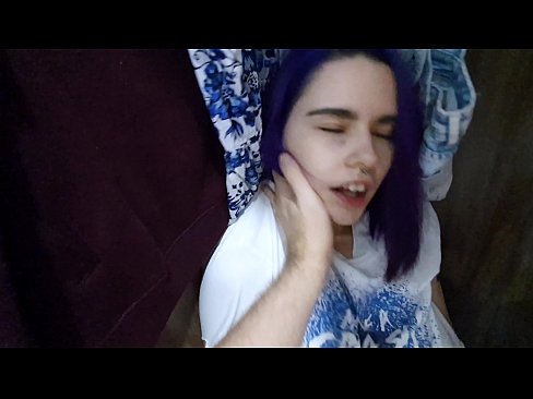 ❤️ Gjeta motrën time në dollap dhe e ndihmova të përfundonte ️ Super pornografi tek ne ️❤
